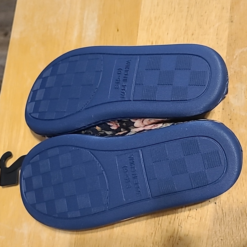 EAST 5TH WOMENS NAVY BLUE FLORAL SLIPPERS SIZE SMALL 5-6 - Picture 7 of 9